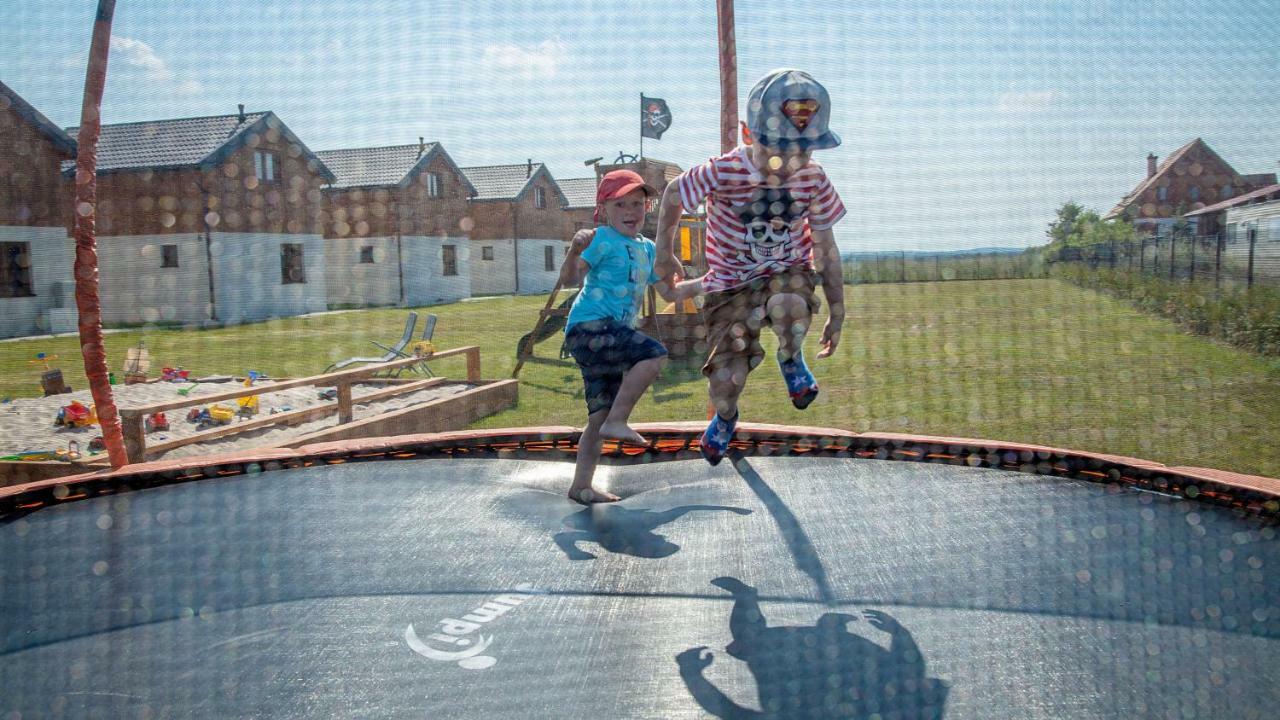 Domki Letniskowe Jastrzebia Park Jastrzębia Góra Екстериор снимка
